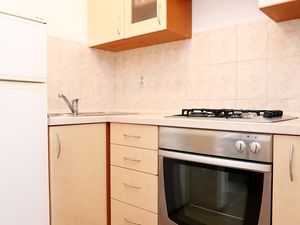 23925867-Ferienwohnung-3-Žuljana-300x225-3