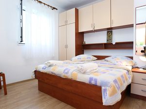 23925867-Ferienwohnung-3-Žuljana-300x225-4