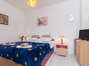 23933355-Ferienwohnung-2-Žuljana-300x225-2