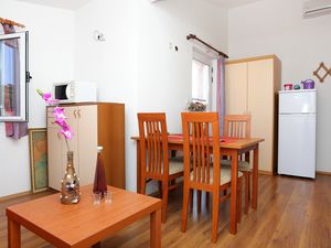 18510641-Ferienwohnung-4-Žuronja-300x225-3