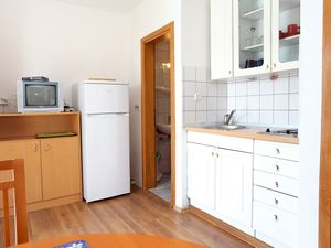 18510643-Ferienwohnung-4-Žuronja-300x225-5