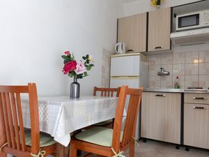 18511425-Ferienwohnung-3-Žuronja-300x225-1