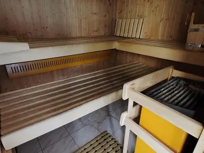 Hotel für 4 Personen (15 m²) in Parpan 8/10