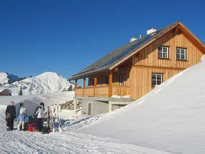 Gindlhütte, Tauplitzalm, verschneite Hütte