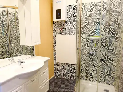 Bad mit WC und Dusche