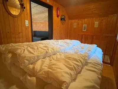 Nebenschlafzimmer mit Aufgang aus dem Erdgeschoß