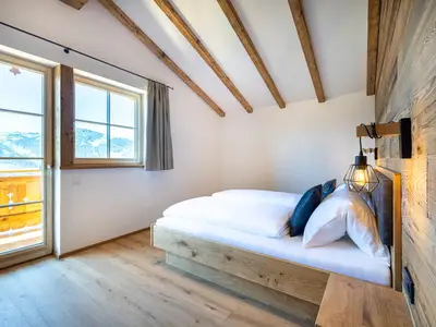 Schlafzimmer mit Ausgang zum Balkon