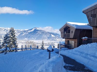 Panorama See Chalets im Schnee