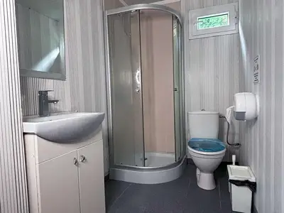 Bad mit WC und Dusche