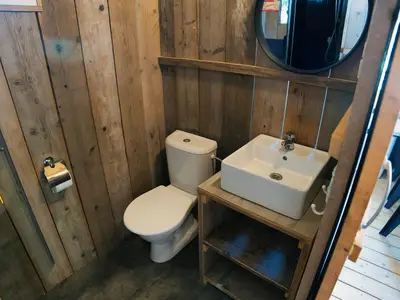 Bad mit WC und Dusche