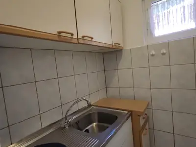 Küche mit Spülbecken