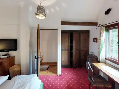 Lärchen-Troadkastn - großes Schlafzimmer 2018