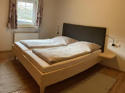 Schlafzimmer 1