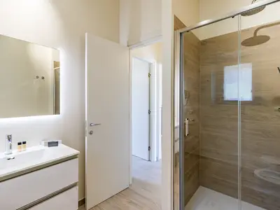 Badezimmer mit Dusche