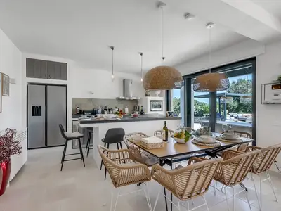 Küche und Essbereich