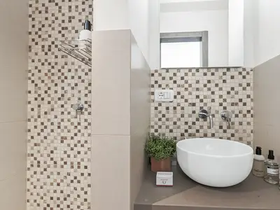 Badezimmer mit Dusche