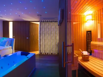 Sauna und Jacuzzi