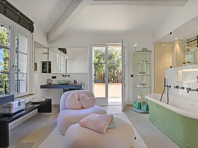 Badezimmer mit Badewanne