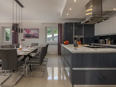 Küche und Essbereich