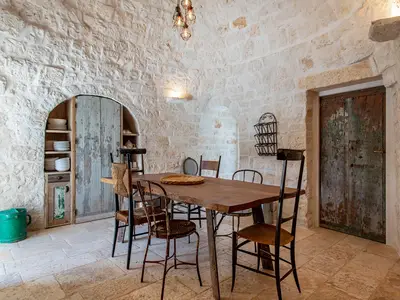 Speisesaal im zentralen Trullo
