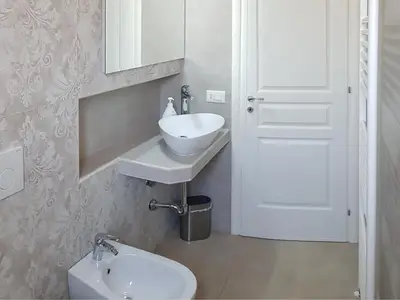 Badezimmer mit Dusche