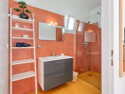 Badezimmer mit Dusche