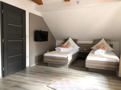 Basic Dreibettzimmer mit Gemeinschaftsbad