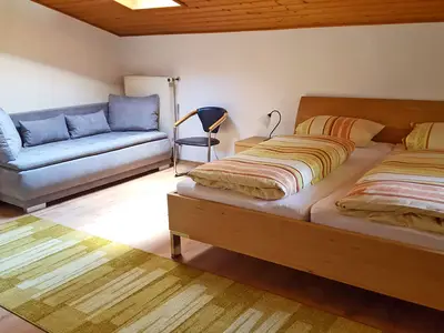 Doppelzimmer mit Ausziehcouch Dusche/WC und TV