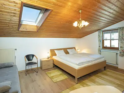 Doppelzimmer mit Ausziehcouch Dusche/WC und TV