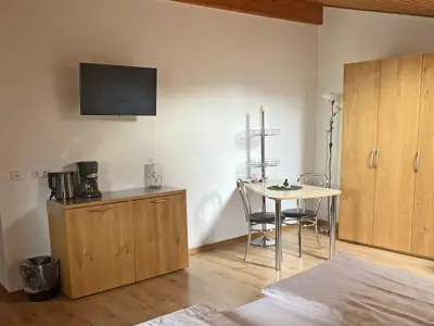 Doppelzimmer mit Ausziehcouch, Dusche/WC und TV