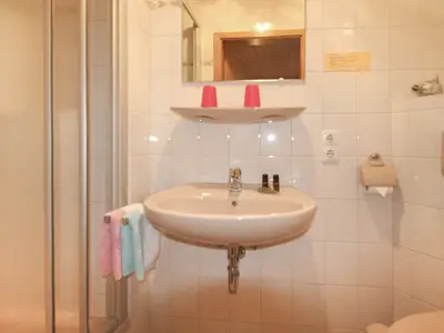 Bad Dreibettzimmer Nr. 5