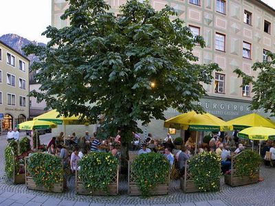 Außenansicht mit Biergarten