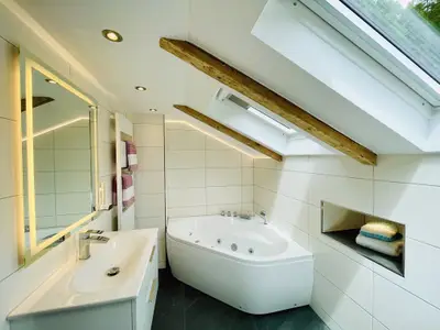 Whirlpoolwanne Giebel-Apartment