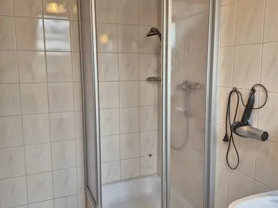 Badezimmr mit Dusche