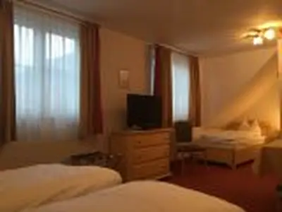 Mehrbettzimmer für 3 Personen in Bad Urach 8/9