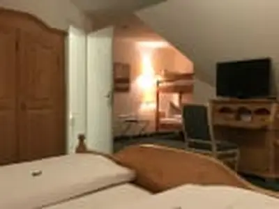 Mehrbettzimmer für 4 Personen in Bad Urach 9/10