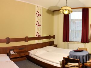 23310757-Mehrbettzimmer-3-Baden (bei Wien)-300x225-2