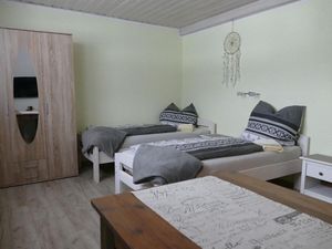 23327486-Mehrbettzimmer-4-Bayerisch Eisenstein-300x225-5