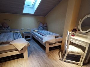 23327487-Mehrbettzimmer-5-Bayerisch Eisenstein-300x225-3