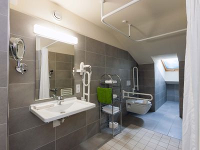 Premium-Barrierefreies Zimmer für 3 Personen - Badezimmer