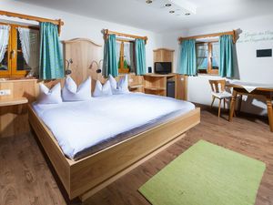 15209349-Mehrbettzimmer-3-Berchtesgaden-300x225-5