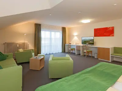 Premium-Barrierefreies Zimmer für 3 Personen - Wohnraum