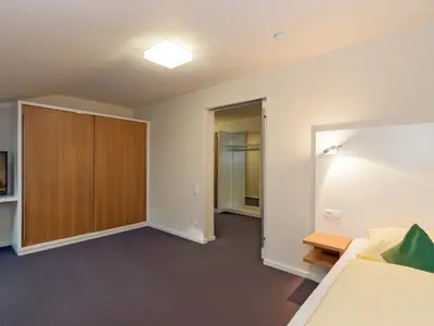 Premium-Barrierefreies Zimmer für 3 Personen - Schrank