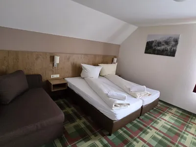 Doppelbett mit Schalfcouch