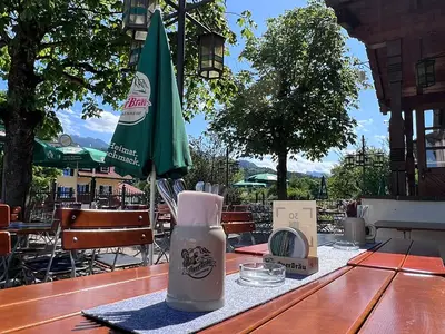 Sonnige Terrasse mit Blick auf Kampenwand