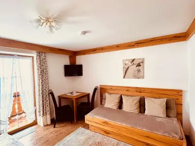 Doppel- bzw. Dreibettzimmer mit Balkon