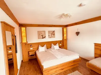 Doppel- bzw. Dreibettzimmer mit Balkon