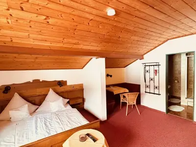 Doppel- bzw. Dreibettzimmer mit Balkon