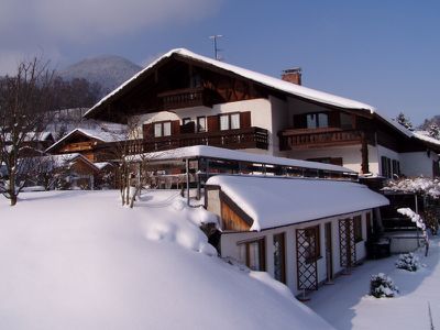Hausansicht Winter-Berghof-Pension