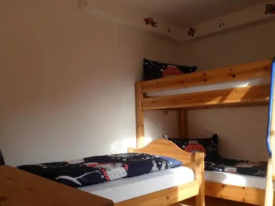 Schlafen Kinder im Familienzimmer